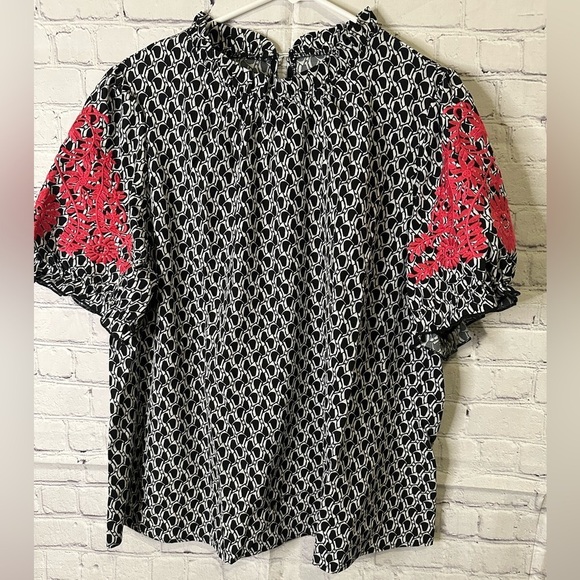 SHEIN Chic Black/White Blouse with hot pink Accents Size 1X fits true to size - Picture 1 of 4